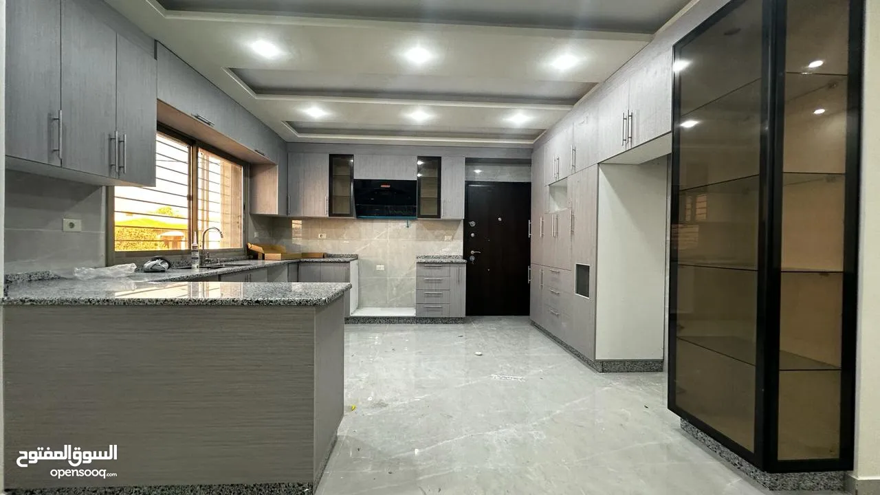 شقة جديدة للبيع طابق ارضي مدخل مستقل مطبخ راكب دوار صحارى