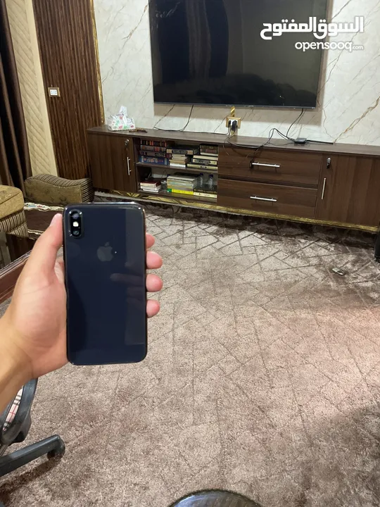 iPhone X 64GB نظيف جداً بطارية 100% وشاشة جديدة  سعر مناسب وقابل للتفاوض