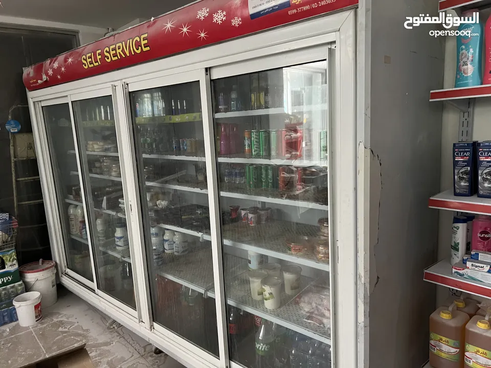 ثلاجة عرض 4 أبواب بوضع جيد جدا للبيع بسبب إغلاق المحل