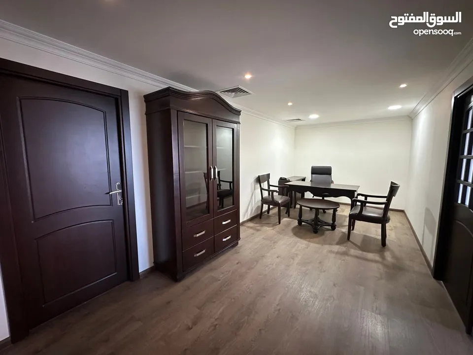 مكتب بمساحة 235 متر مربع للبيع في الصويفيه ( Property 42798 )-174998407