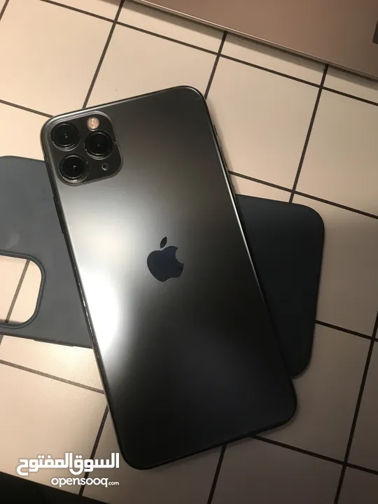 Iphone 11 pro max للبدل على احدث