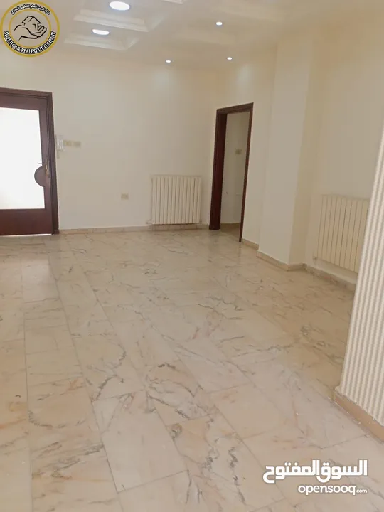 شقة مميزة للبيع في عبدون الشمالي  - خلف المركز العربي 225م مع حديقة وترسات 210م بسعر مغري