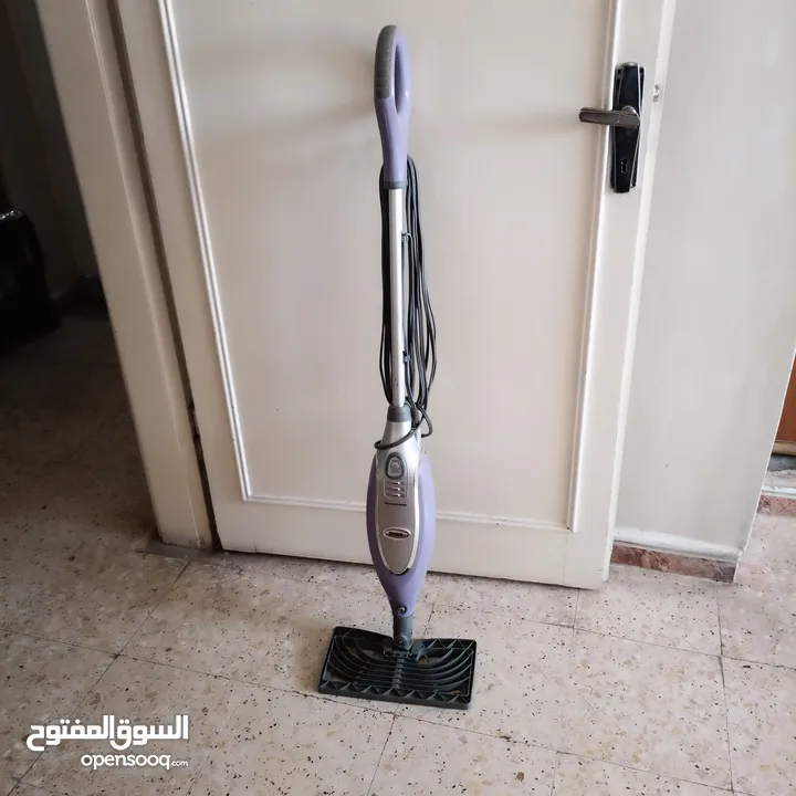مكنسة  شارك.( Shark) كهربائية تعمل على البخار