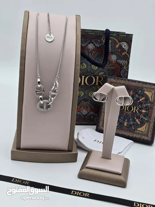 اكسسوار سلسال مع الحلق ماركات لويس فيتون وكارتير وديور وفالنتينو جميع الباراندات ماستر كوالتي