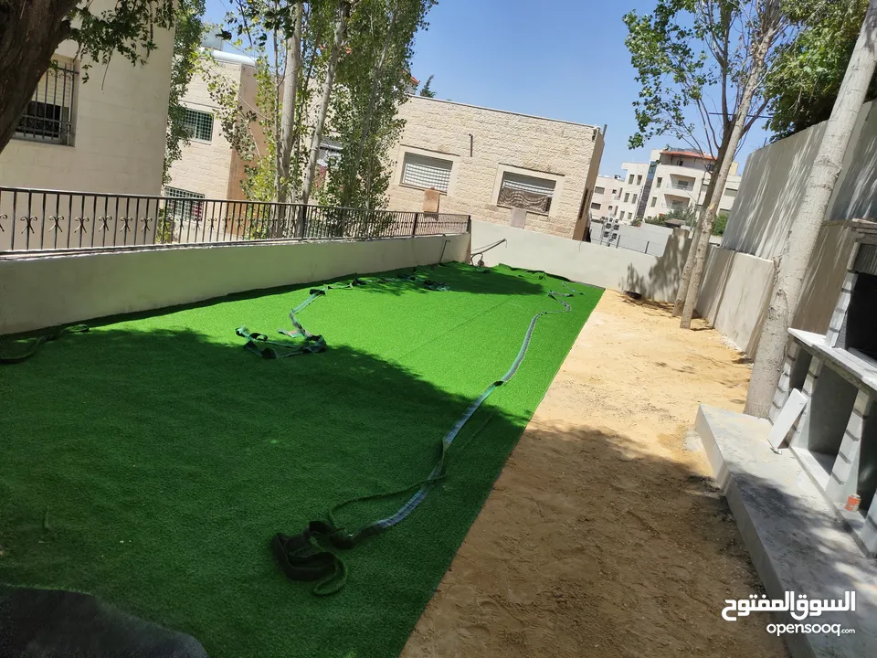 عشب صناعي اقل سعر بالمملكة وتحدي بسعر كثافة وثبات لون  يوجد صناعة  اردني  فيتنامي سعودي مصري امراتي