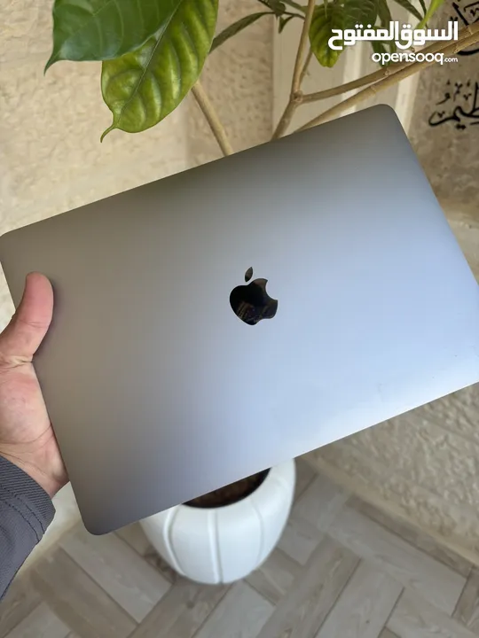 MacBook pro- للبيع بسعر ممتاز -2017
