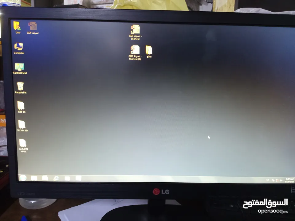 شاشة كمبيوترLG20انش مونيتورLEDمع نحولها الأصلي مدخلVGAبحاله ممتازه عالفحص شغاله100%
