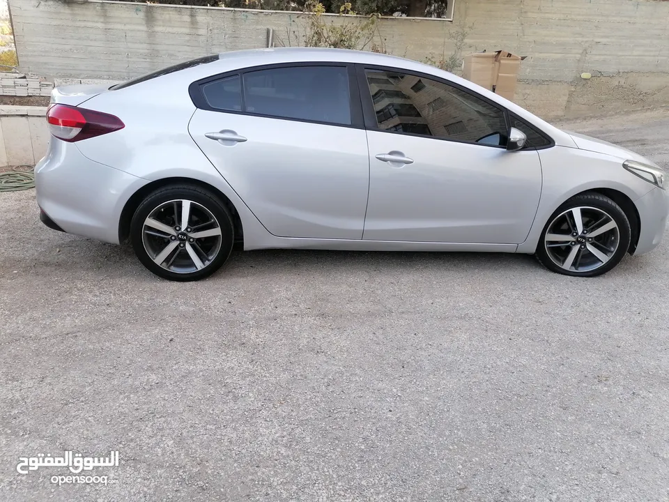 كيا K3 / موديل 2017 /فحص نخب / عداد قليل / ماتور 1600 تيربو / ديزل / اقتصاديه