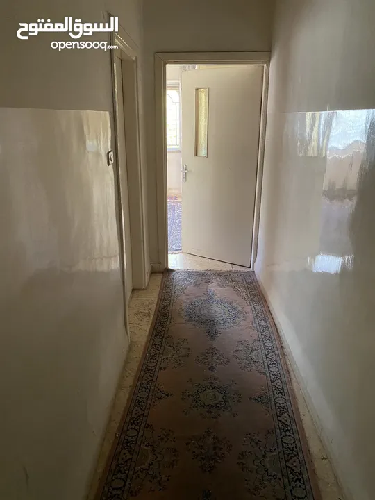 شبه فيلا موقع مميز جداً