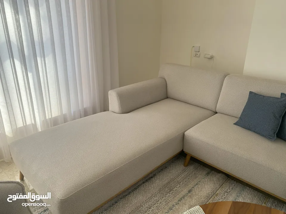 للبيع أثاث منزلي شبه جديد – استعمال أقل من سنة فقط