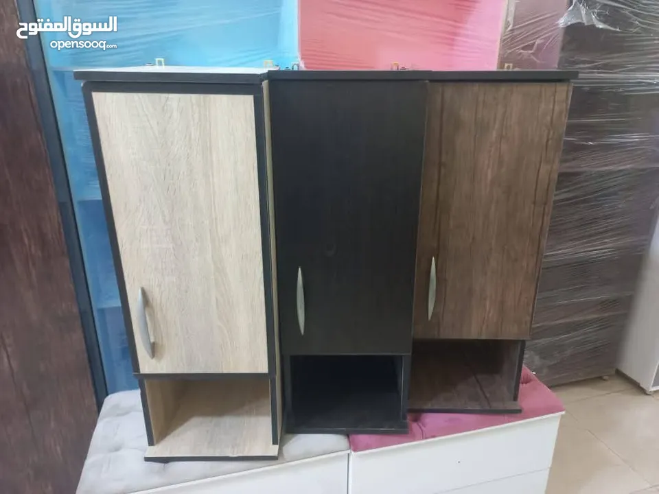 رفوف خشب شاشه ومطبخ وحمام وديكور حائط وستاند مكياج وجلاتين وكتب وصيدليه ومطبخ وغيره