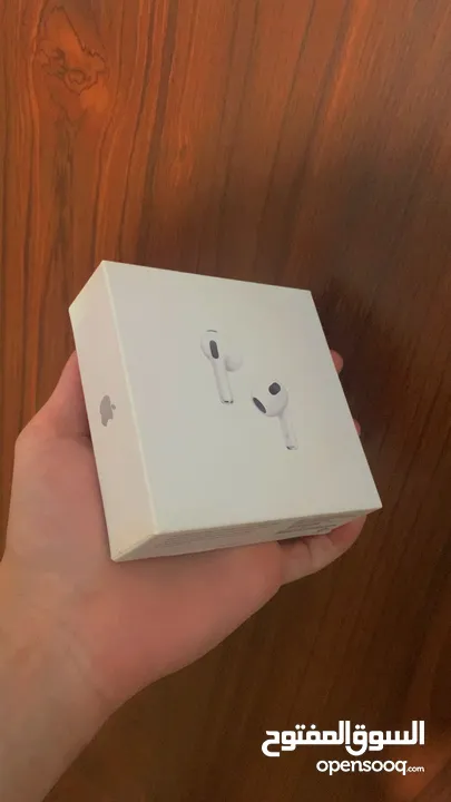 سماعة ابل 3 كوبي ون ماستر ما بتفرق كثير عن الأصلية ول استعمال فيها خدش من ورا مثل ما هو موضح بل صورة
