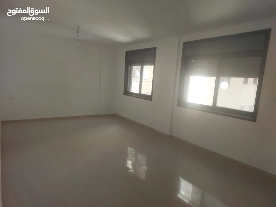شقه مدخل خاض خلف مستشفى رام الله