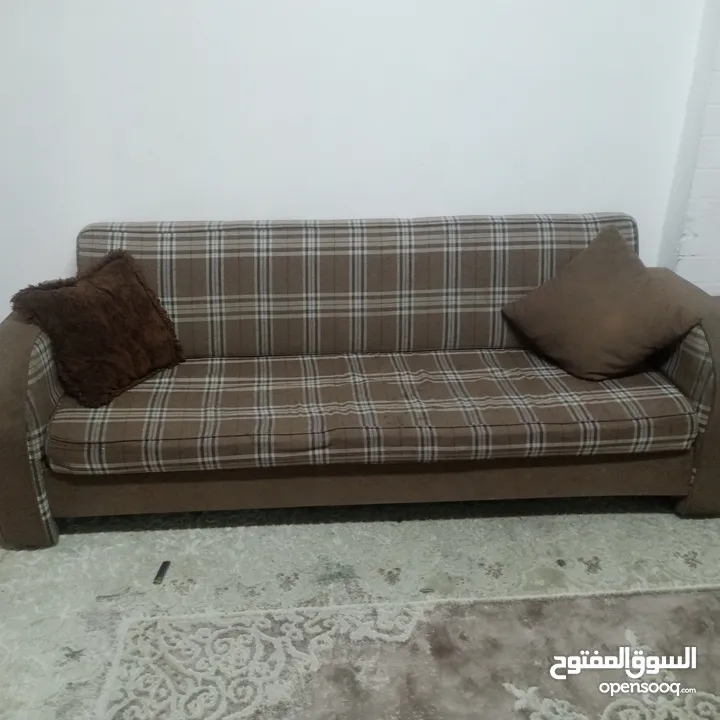 صوفا تفصيل حديد ثقيل عدد 2 وقابله للفتح كاتخت والجلوس واسعه لتخزين بحاله جيده والسعر حرق من الاخر