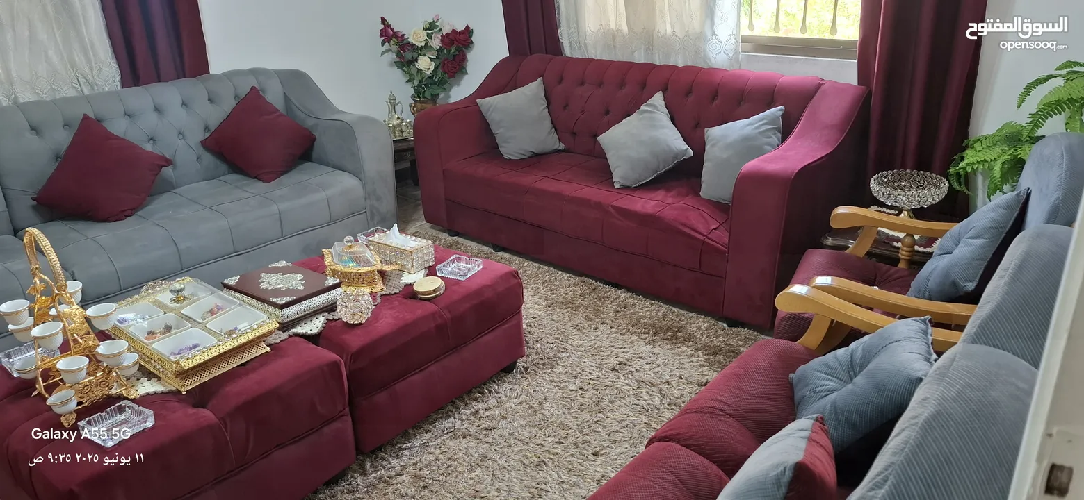طقمين كنب وطاولات وبرادي