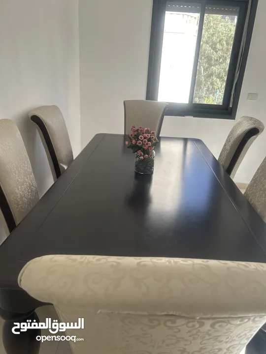 طاواة سفرة خشب زان بحالة ممتازة