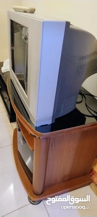 تلفزيون 21 بوصة باناسونيك للبيع،،،مع طاولته،،،،