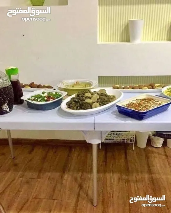 طاولة الرحل والعزايم قابلة للطي