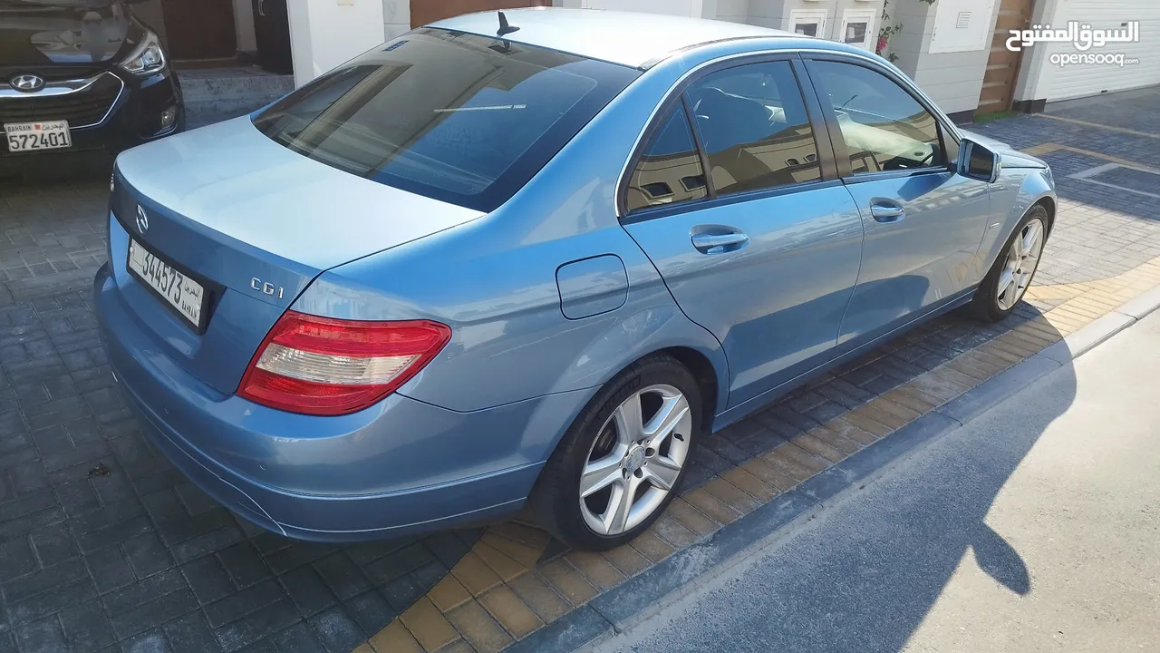 Mercedes c200 2011  ( perfect condition In and out )