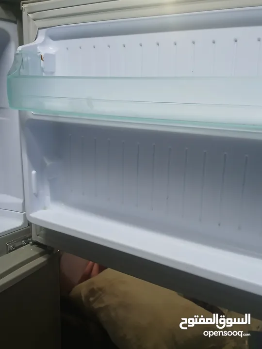 ثلاجة نضيفة جدا جديده حاله الوكاله
