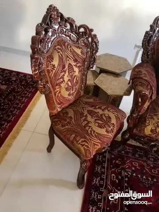 كنب تركي فاخر لغرفة الضيوف مكون من 9 مقاعد مع طاولات رخام