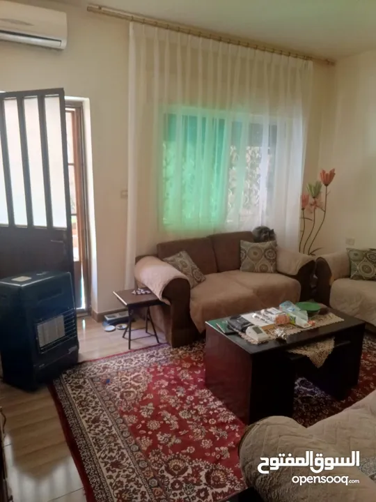 شقة شبه ارضية مع حديقة خاصة للبيع بسعر مغري