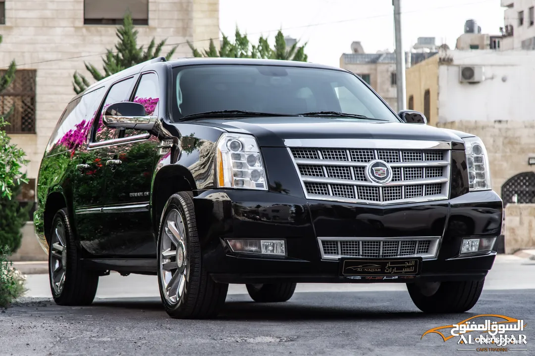 Cadillac Escalade Xl 2012 Platinum   السيارة مميزة جدا و قطعت مسافة 144,000 كيلو متر