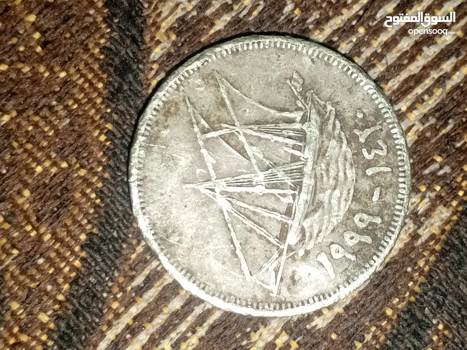 عملات قديمه اردنية واجنبية وموجود طوابع قديمه  بسعر ممتاز حوالي 250قطعة مع العملات الورقية