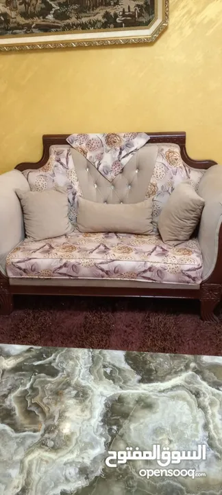 للبيع طقم كنب بحاله ممتازه