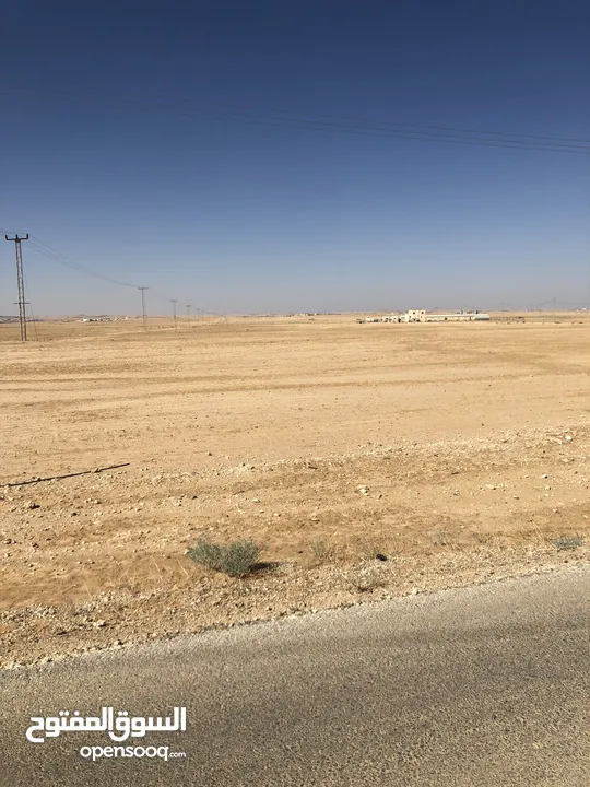 في قرية القنيطرة على الشارع المعبد مباشرة كهرباء على امتداد الشارع / مشروع مميز من المالك مباشرة