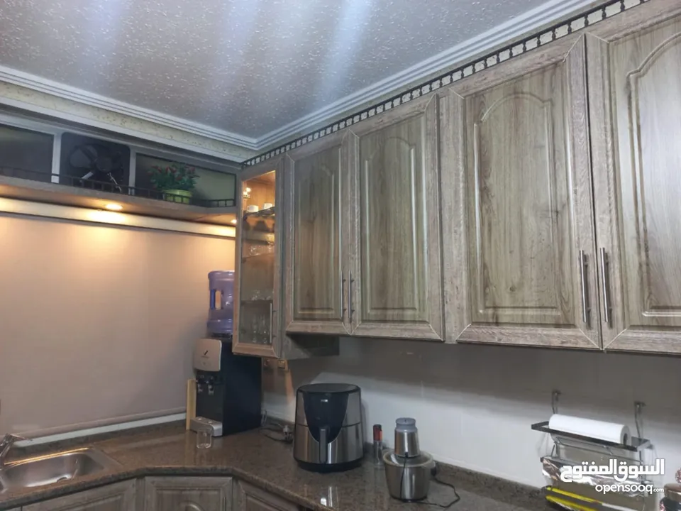مطابخ الامنيوم بأرقى التصاميم والفنون أبواب الامنيوم مناخل تركيب صيانه اباجورات كهربا وعادي  شبابيك