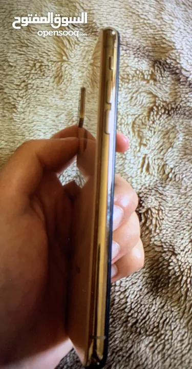 ايفون xs بحالة ممتازه بسعر مغري