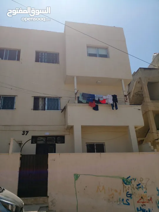 عمارة بالأشرفية للبيع جاهزة للاستلام بحالة جيدة جدا من المالك مباشرة مرخصة بالكامل البيع بداعي السفر