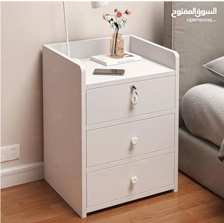 كامودينة خشبي مع قفل