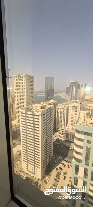 55,000 درهم سنويًا 3 غرف (إحداها ماستر) + صالة و3 حمامات بإطلالة بحرية خلّابة ، قريب من مخرج دبي