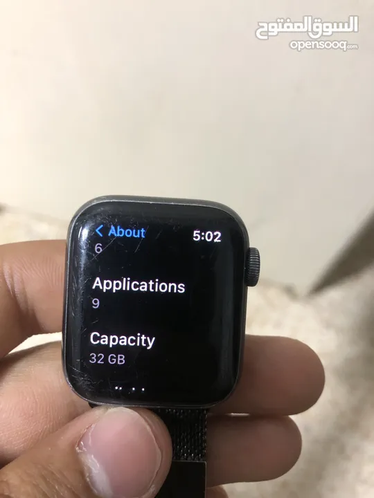 ساعه ابل Watch(SE 40 mm)  Battery 81%  32 GB مع شاحنها الاصلي بدون كرتونه ساعه ممتازه