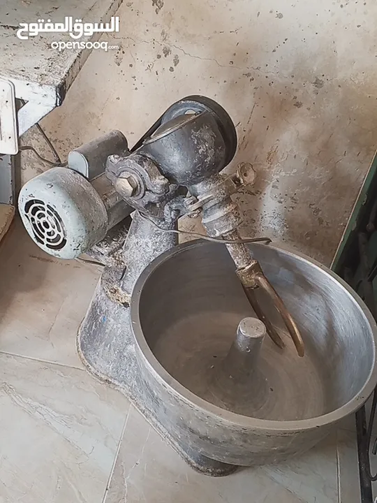 بسم الله الرحمن الرحيم عدة مطعم معجنات