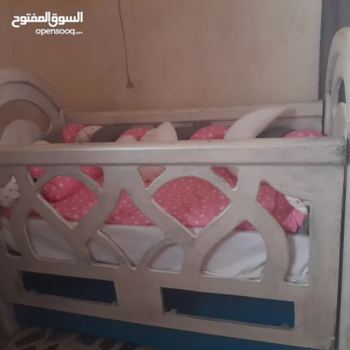 سرير اطفال خشب مستعمل