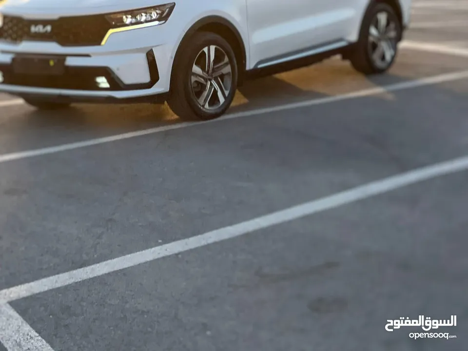 كايا سورينتو /2022 فل الفل  فتحة سقف بانوراما  4x4 ///240Hp بنزين + كهرباء  ( Haybrid) 1600cc