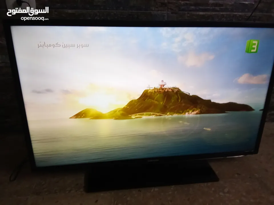 شاشه سامسونج فل hd استخدام بسيط جدا للبيع لا يوجد فيها اي نوع من المشاكل للبيع سامسونج