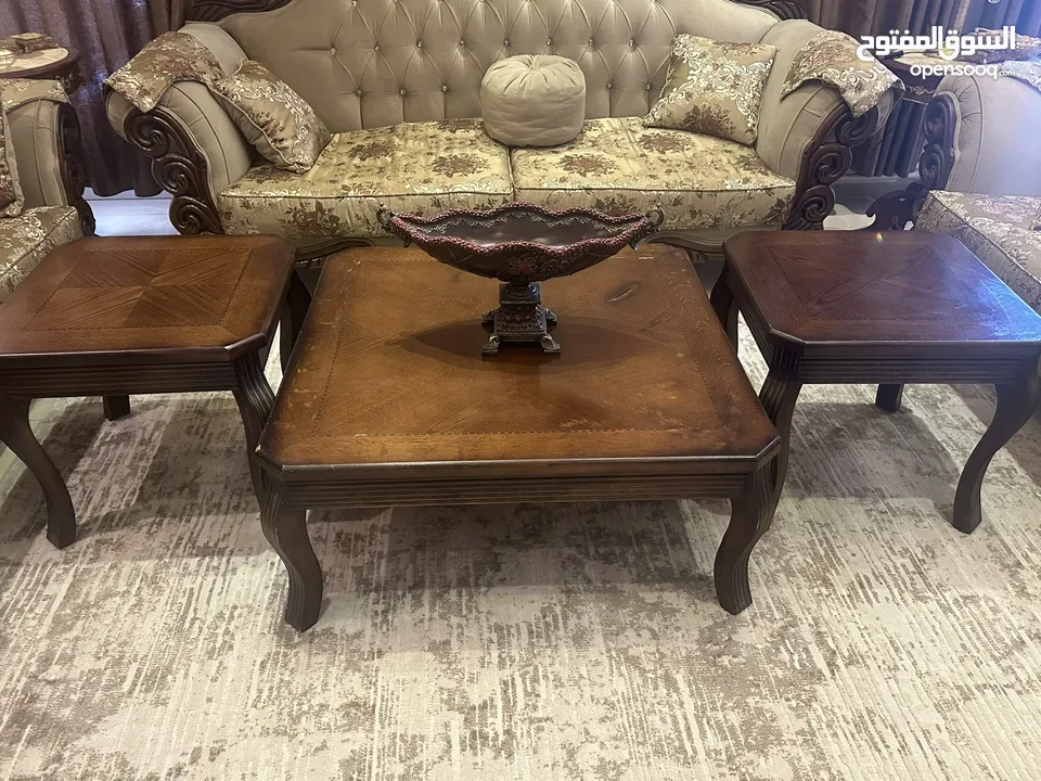 طاولات غرفة ضيوف