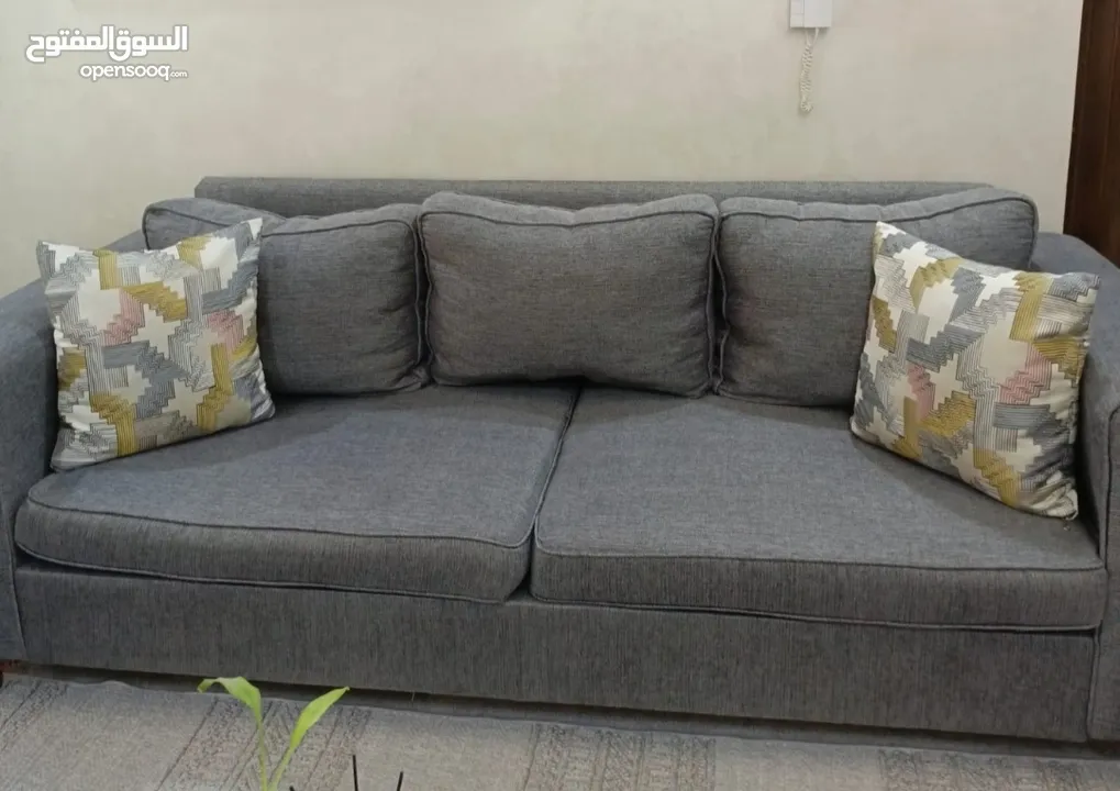 طقم كنب 9 مقاعد بحاله ممتازه مفصل تفصيل