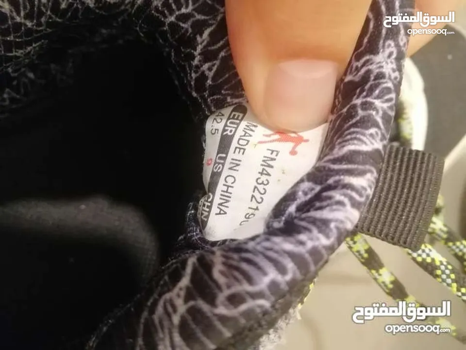 حذاء رياضي اصلي نوع hoka نظيف جدا كأنه مش ملبوس نمرة 42 نعل فوم بسعر 15 د نهايته
