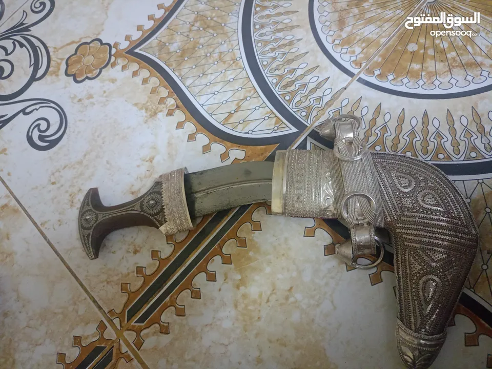 للبيع خنجر قرن زراف هندي مع حزام زري ومعه جم