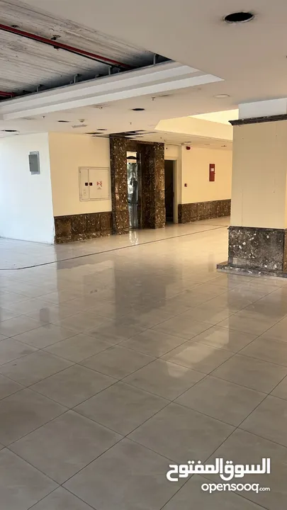 مجمع تجاري  ضخم جدا  للبيع في أفضل مواقع خلدا موقع حيوي ممتاز