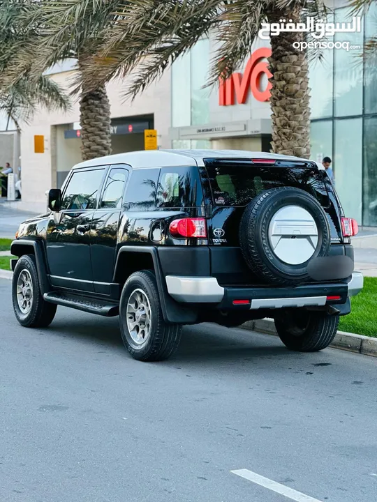 Toyota FJ Cruiser  Year-2013.1 Year Passing & insurance till January-2026.4 wheel drive Sport model