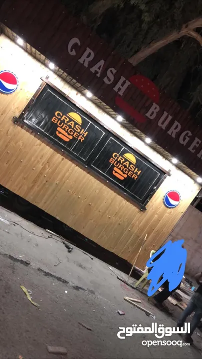 كرفان متنقل قهوة ومطعم  ((Food truk)) بكامل العده