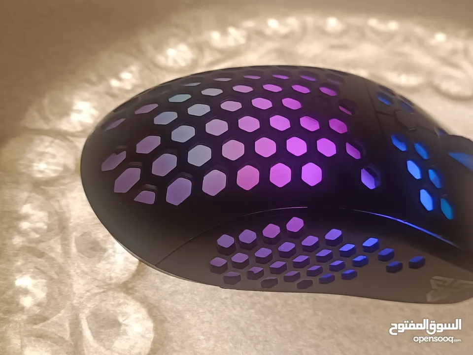 A Challenger to Other Honeycomb Mice & FPS Gamers - Fantech Hive UX2 REVIEW