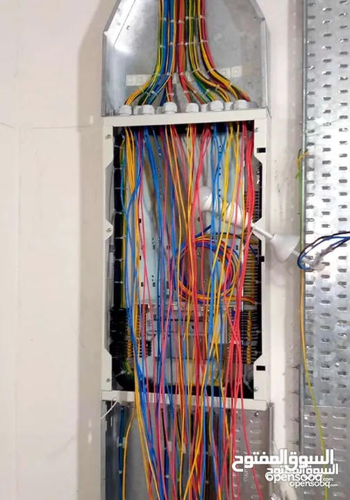 كهربجي محترف متنقل خدمه 24 ساعه فنان و دقيق  electrical Installation specialist and intercom