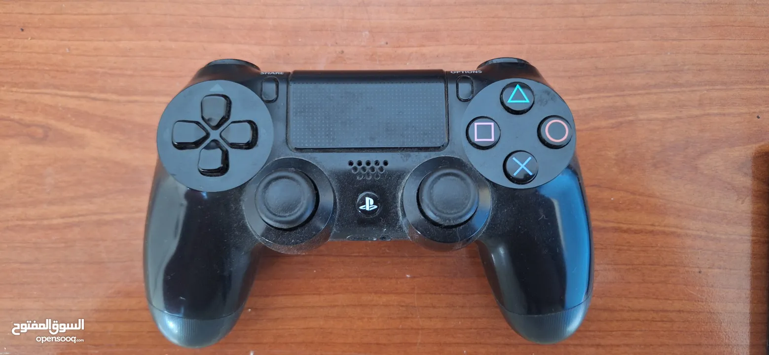 USED PS4 CONTROLLER